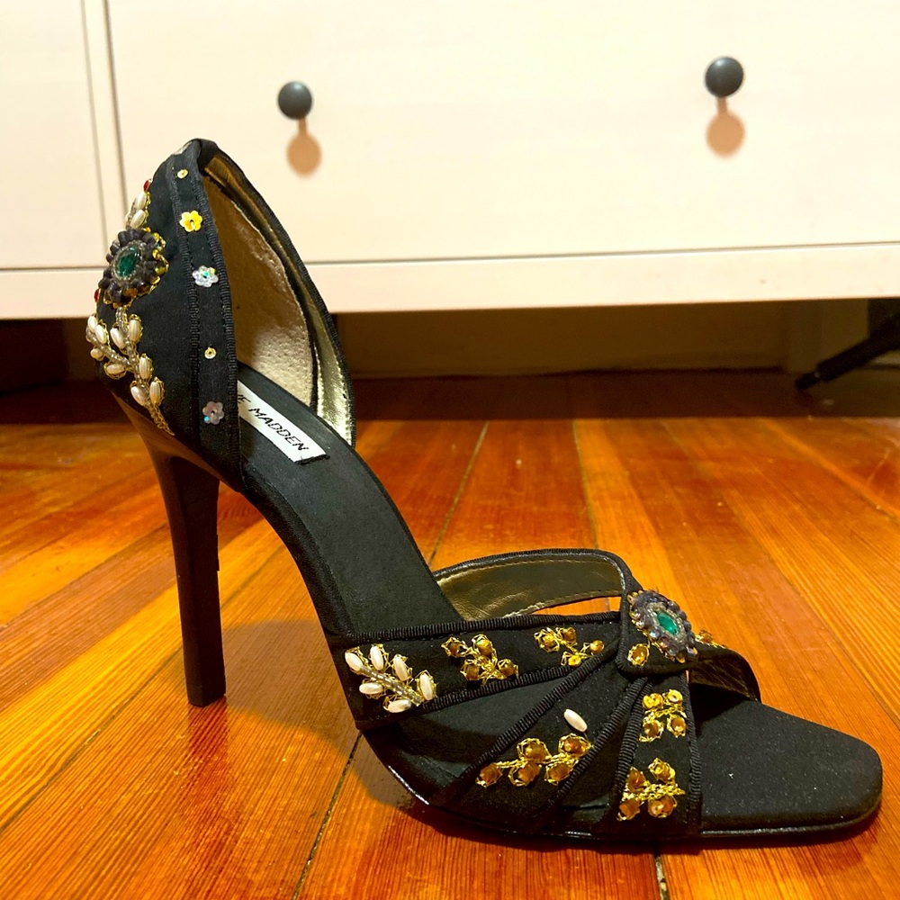 NWOT Steve Madden heels! US size 10. Black with multi-color beading